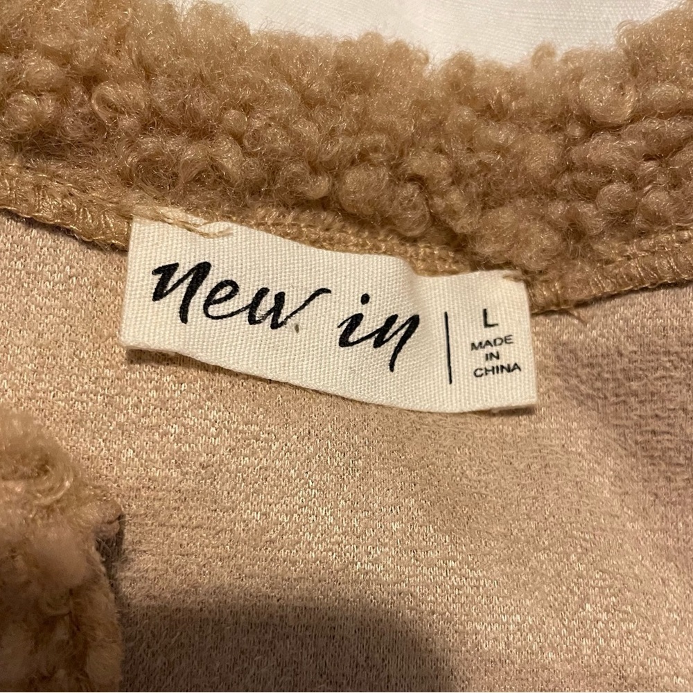 Sherpa Vest with Pockets NWOT - Picture 5 of 7